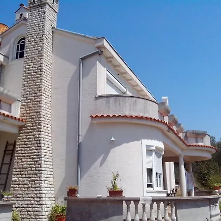 Longin Lamljana アパート