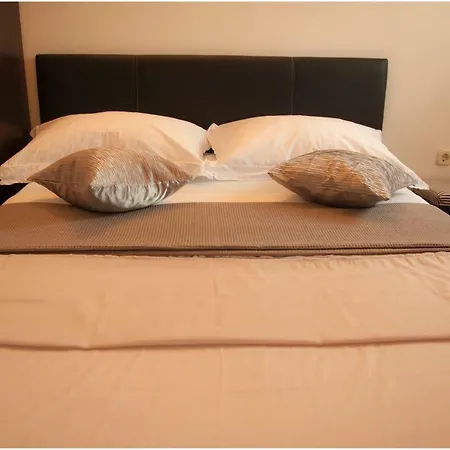 Longin Lamljana Apartment *