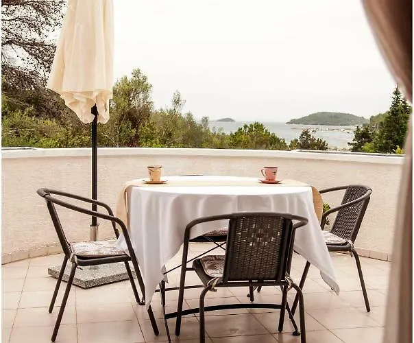 公寓 Longin Lamljana *