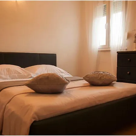 Longin Lamljana Appartement Kali